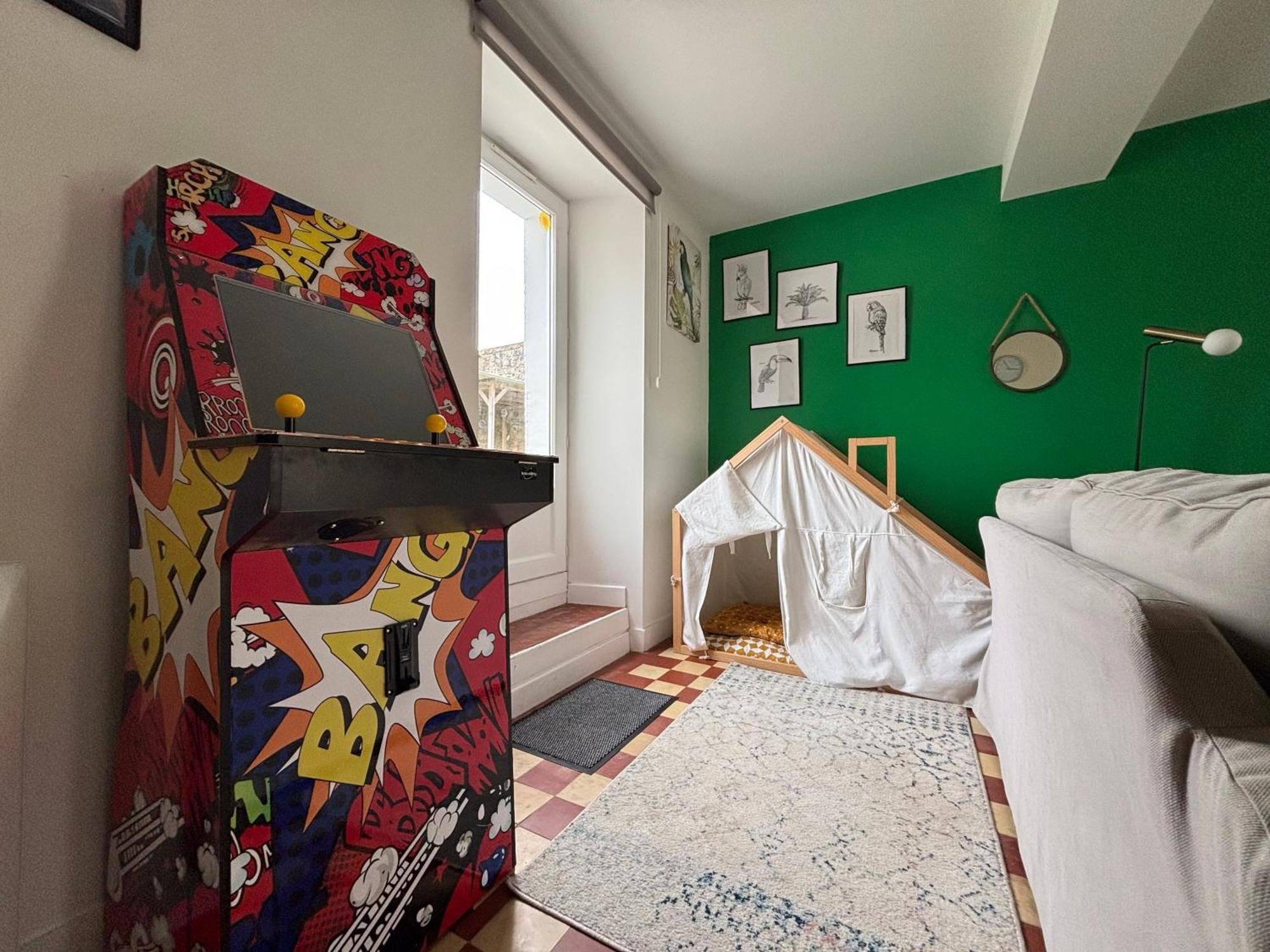 Le So Wild, Maison Avec Jardin Clos, Terrasse Amenagee, 5 Mn A Pied Commerce, Terrain De Tennis, A 800 M De La Plage D'Omaha Beach Jeux Arcade, Jouets, Materiel Jeunes Enfants Enfants, Table Ping-Pong ヴィエルヴィル・シュル・メール エクステリア 写真
